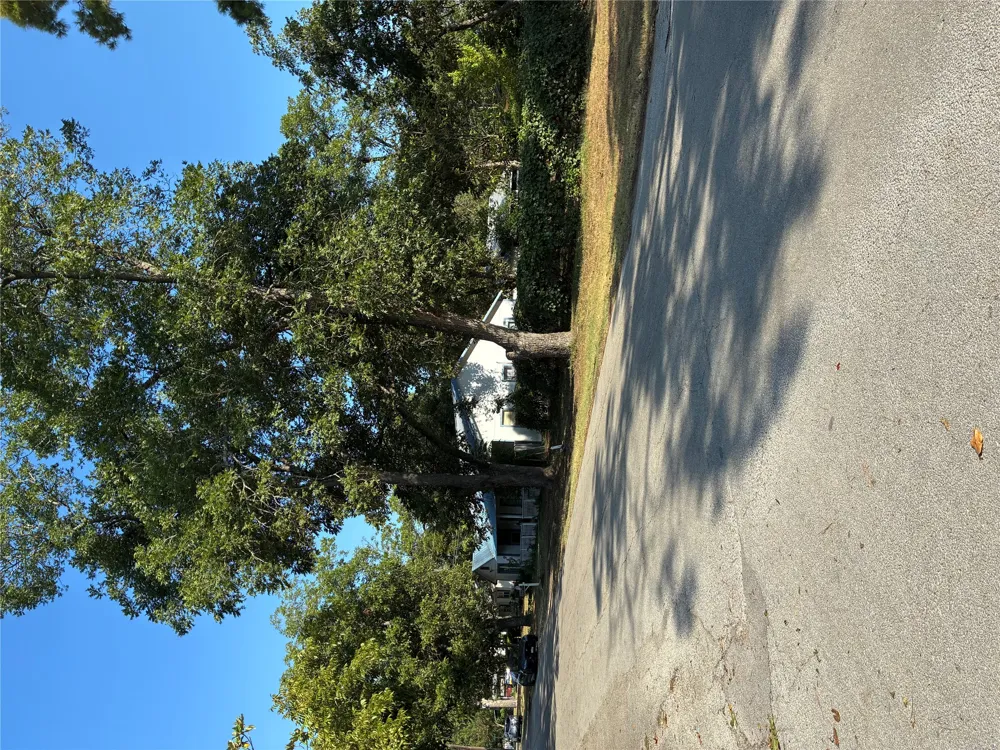 204 NW NW 5th Street Smithville, TX 78957