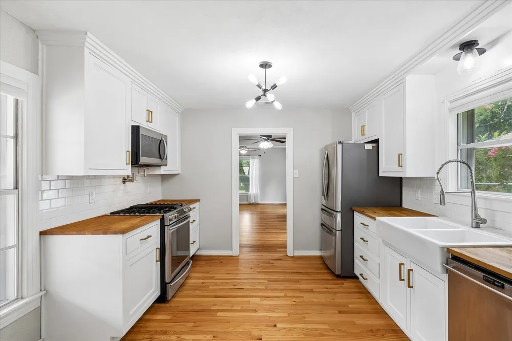 4708 Calmont Avenue Fort Worth, TX 76107
