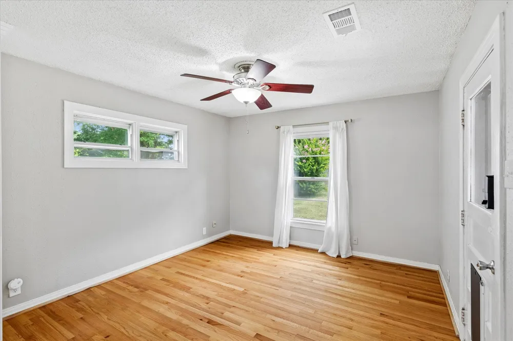 4708 Calmont Avenue Fort Worth, TX 76107