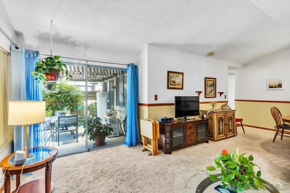 9528 eve Santee, CA 92071