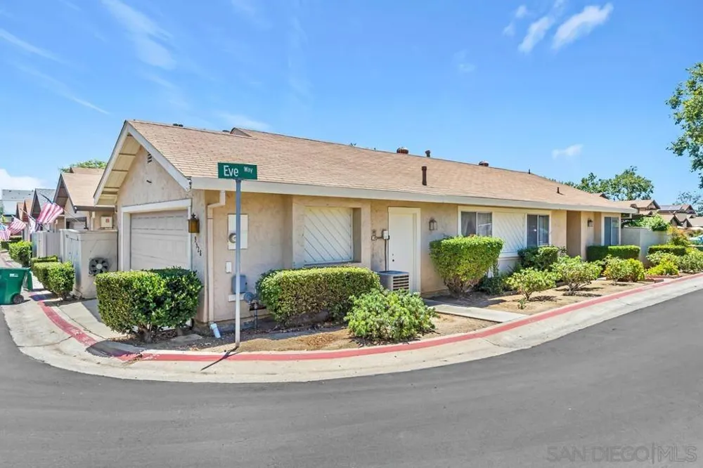 9528 eve Santee, CA 92071