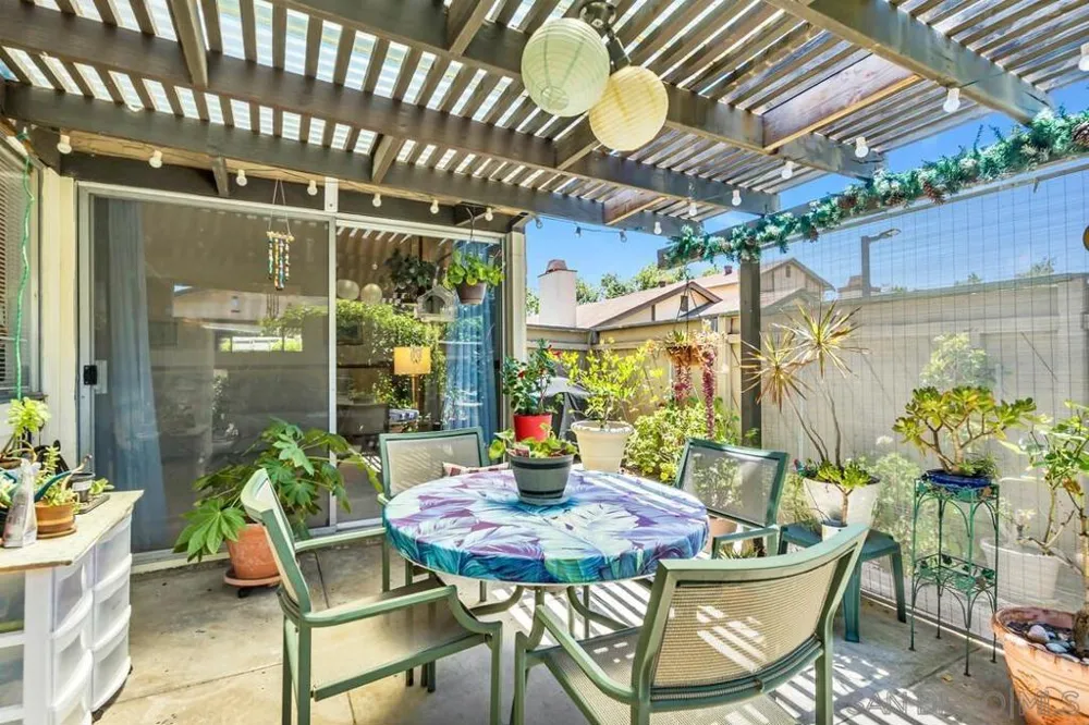 9528 eve Santee, CA 92071