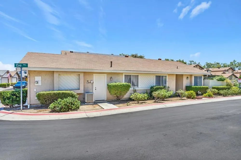 9528 eve Santee, CA 92071