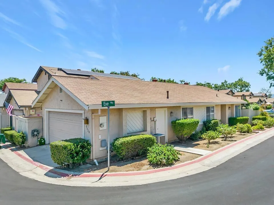 9528 eve Santee, CA 92071