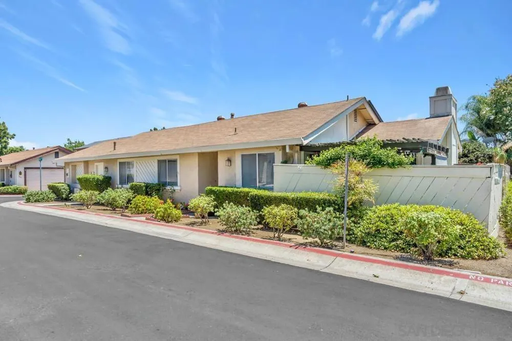 9528 eve Santee, CA 92071
