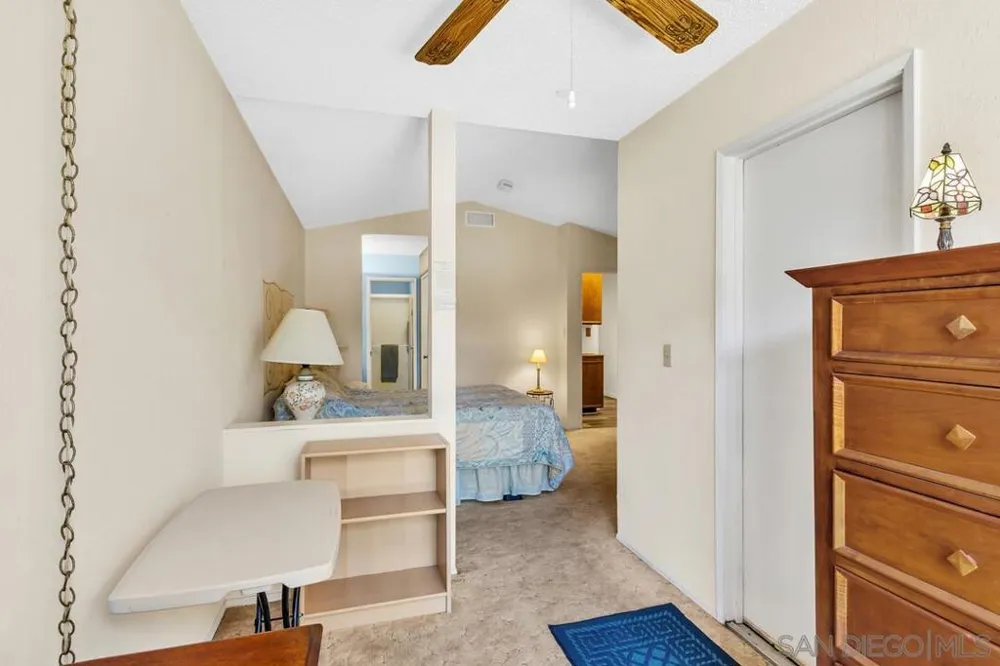 9528 eve Santee, CA 92071
