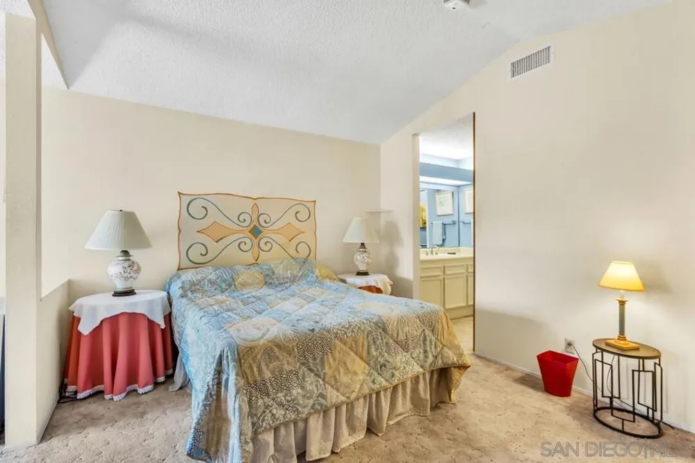 9528 eve Santee, CA 92071