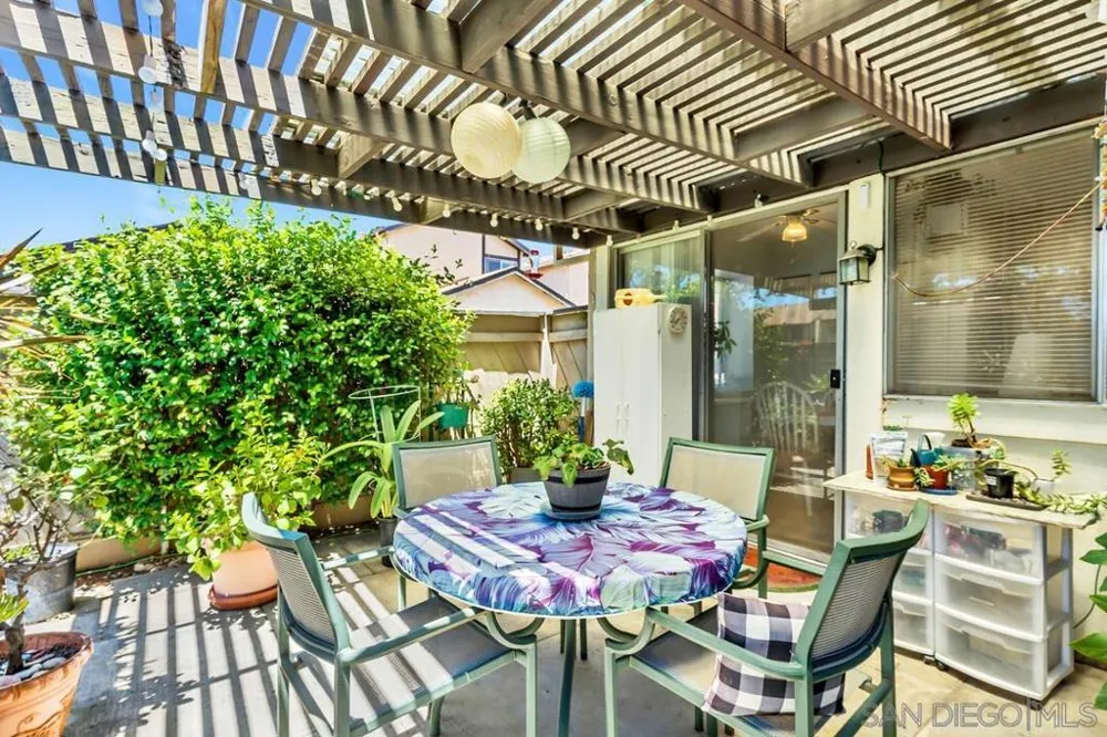 9528 eve Santee, CA 92071