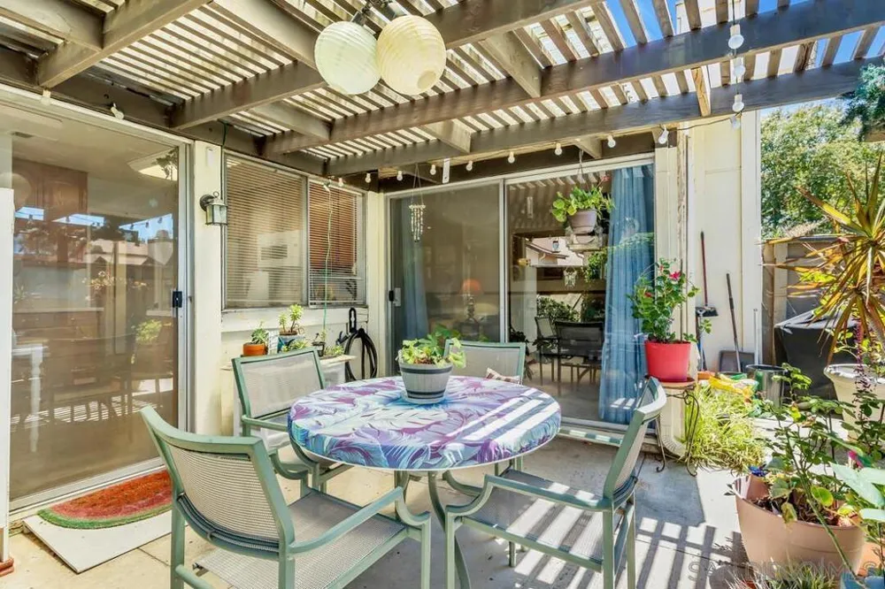 9528 eve Santee, CA 92071