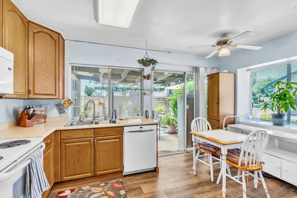 9528 eve Santee, CA 92071
