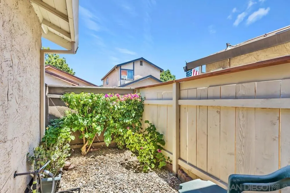 9528 eve Santee, CA 92071