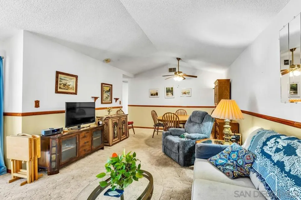 9528 eve Santee, CA 92071