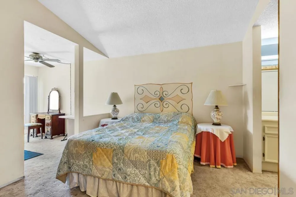 9528 eve Santee, CA 92071
