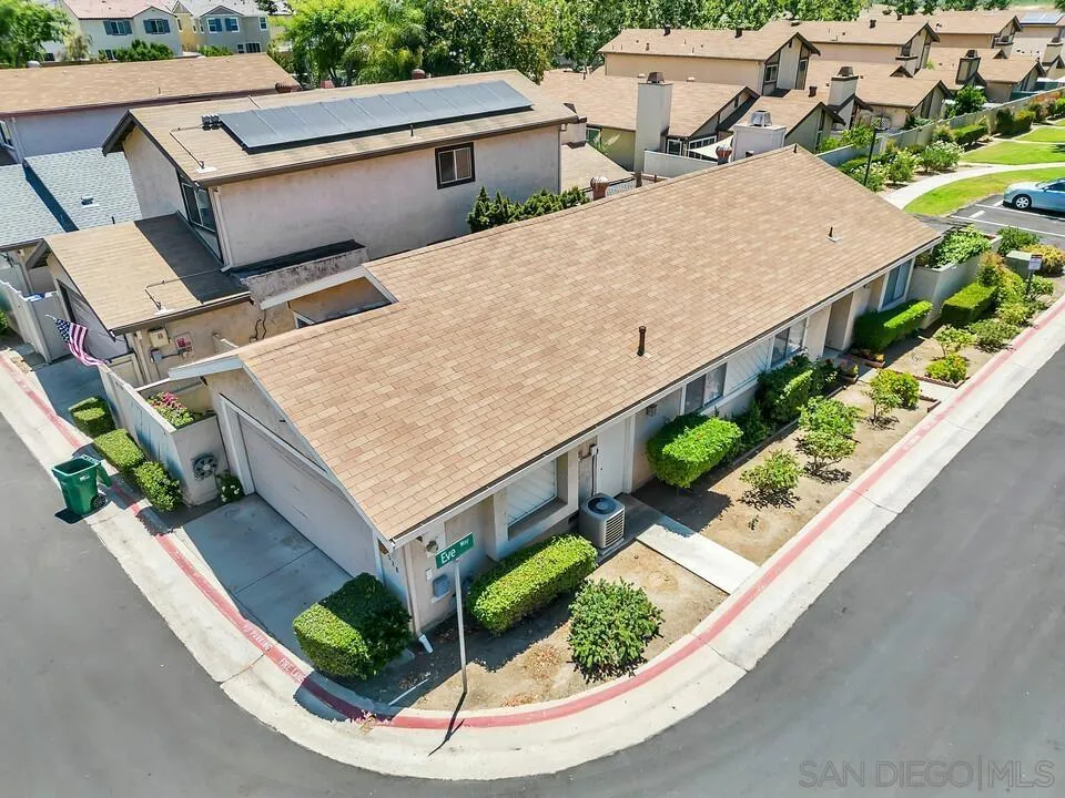 9528 eve Santee, CA 92071