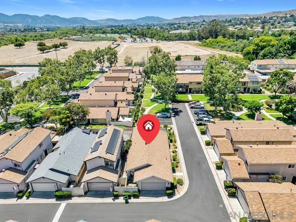 9528 eve Santee, CA 92071