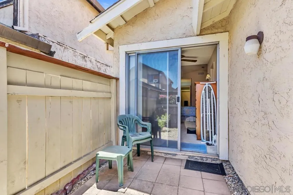 9528 eve Santee, CA 92071