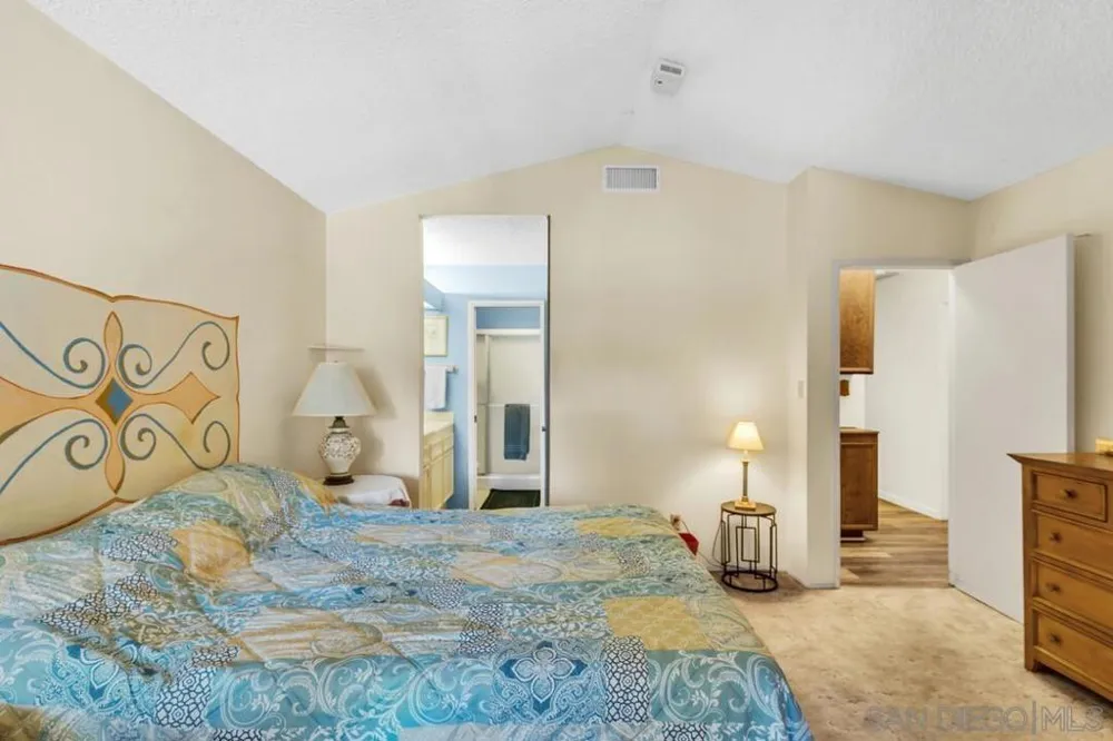9528 eve Santee, CA 92071