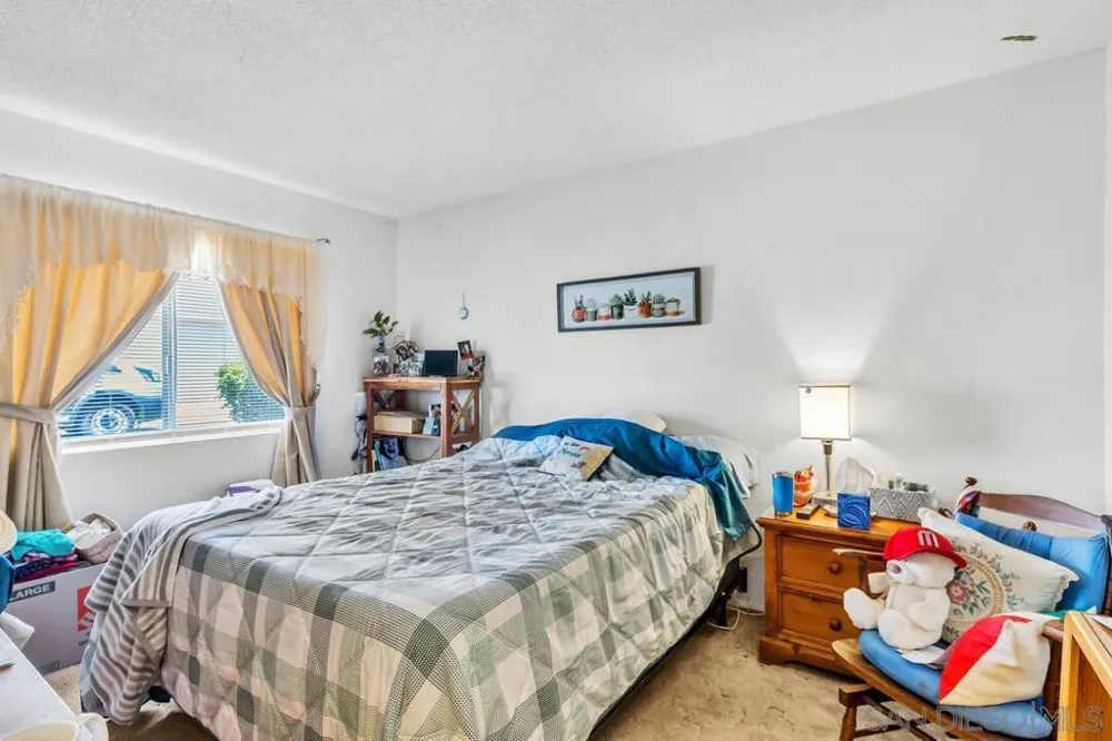 9528 eve Santee, CA 92071