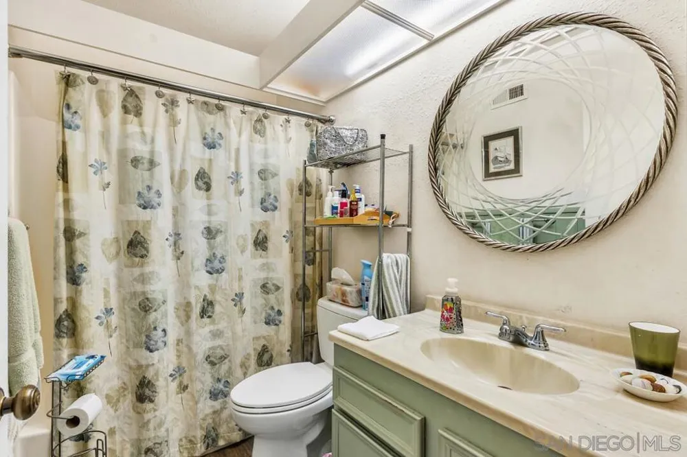 9528 eve Santee, CA 92071