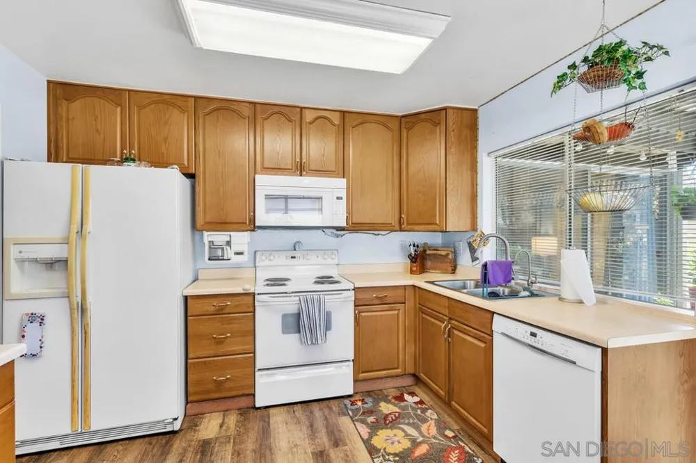 9528 eve Santee, CA 92071