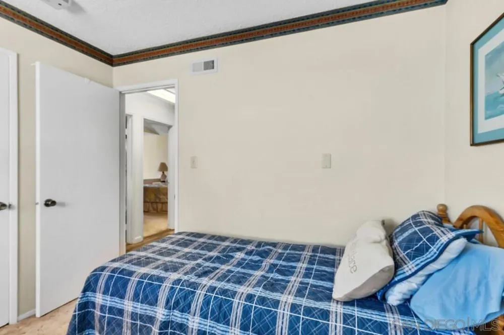 9528 eve Santee, CA 92071