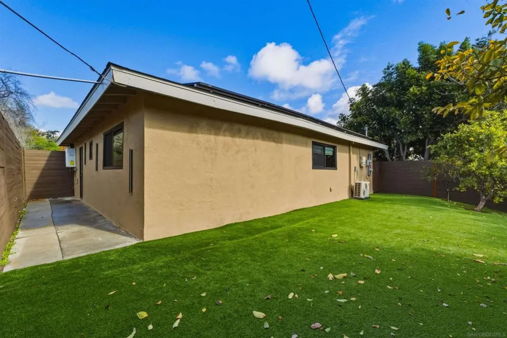519 Camelot Dr Oceanside, CA 92054