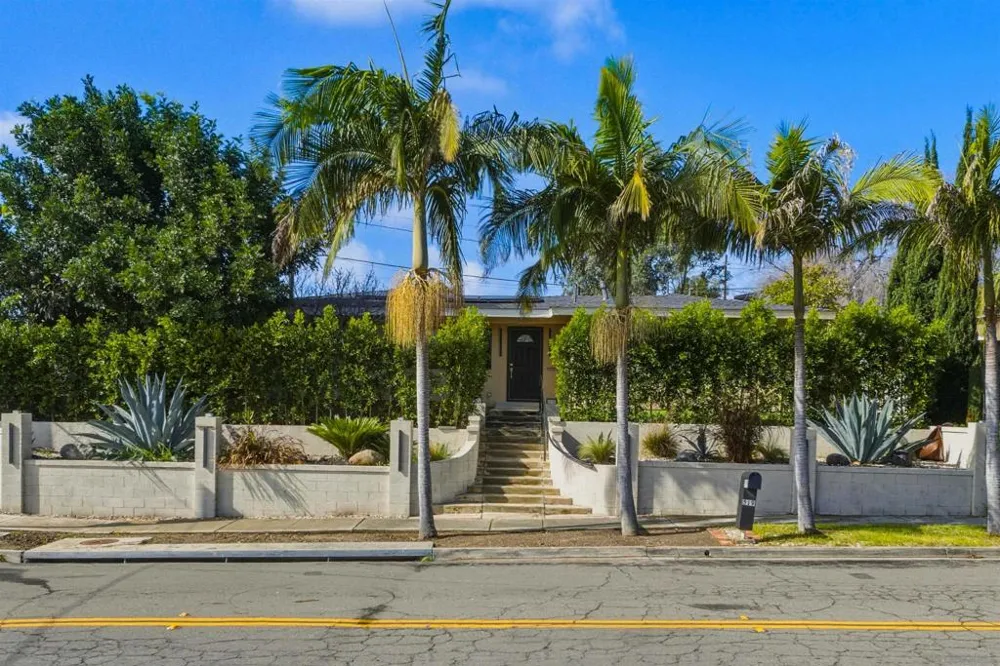 519 Camelot Dr Oceanside, CA 92054