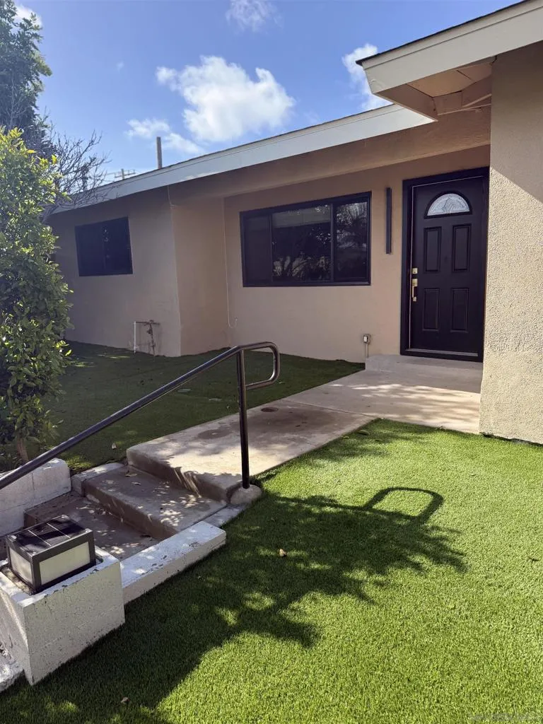 519 Camelot Dr Oceanside, CA 92054