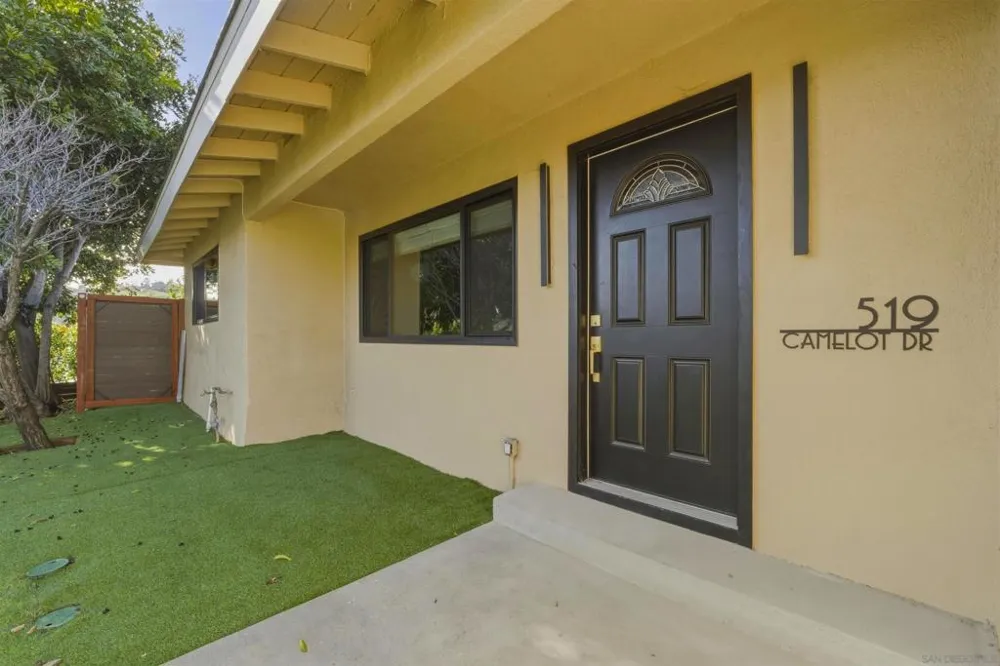 519 Camelot Dr Oceanside, CA 92054