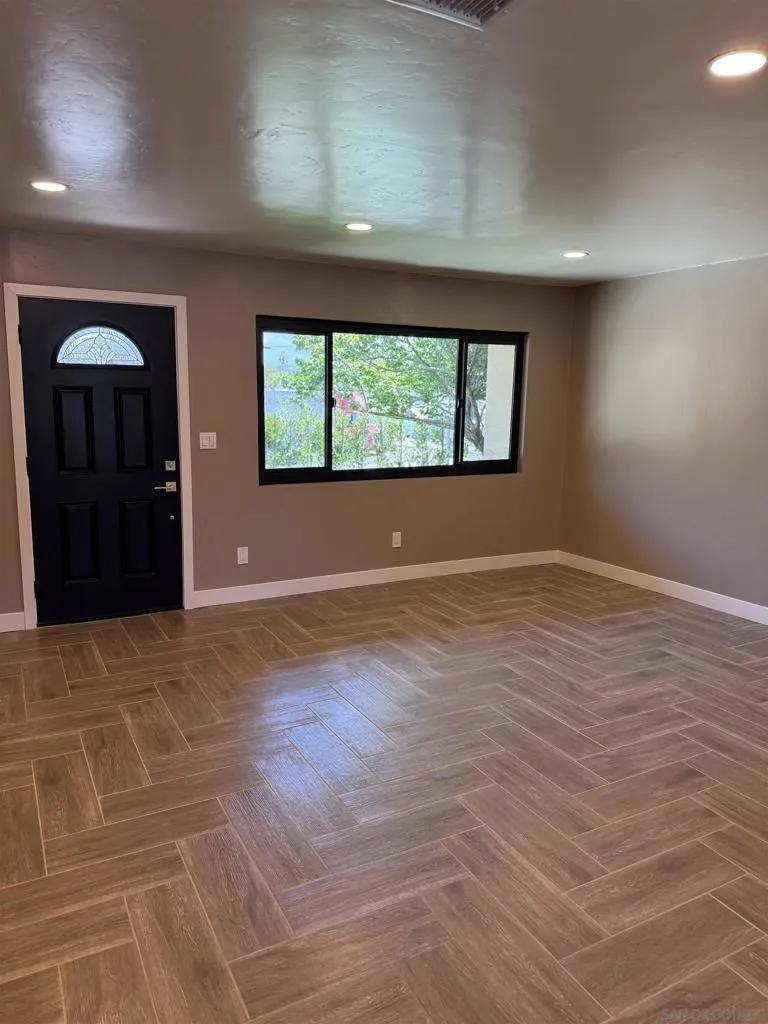 519 Camelot Dr Oceanside, CA 92054