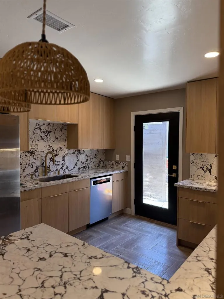 519 Camelot Dr Oceanside, CA 92054