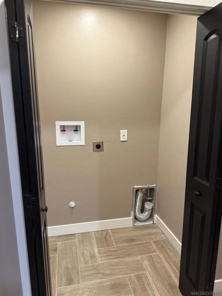 519 Camelot Dr Oceanside, CA 92054