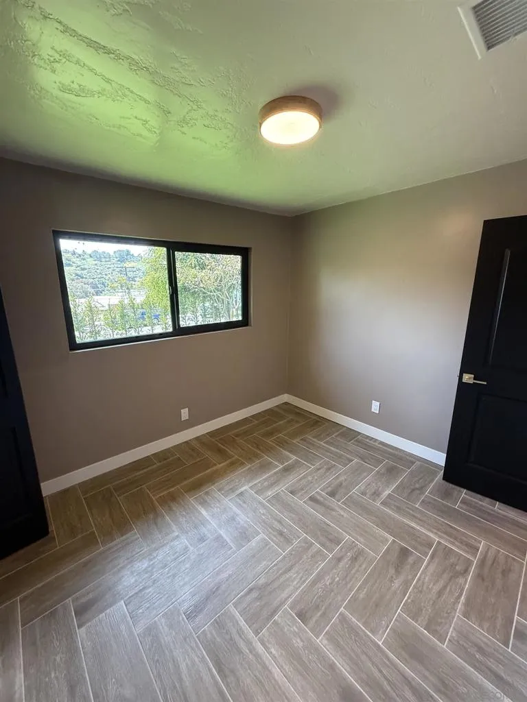 519 Camelot Dr Oceanside, CA 92054
