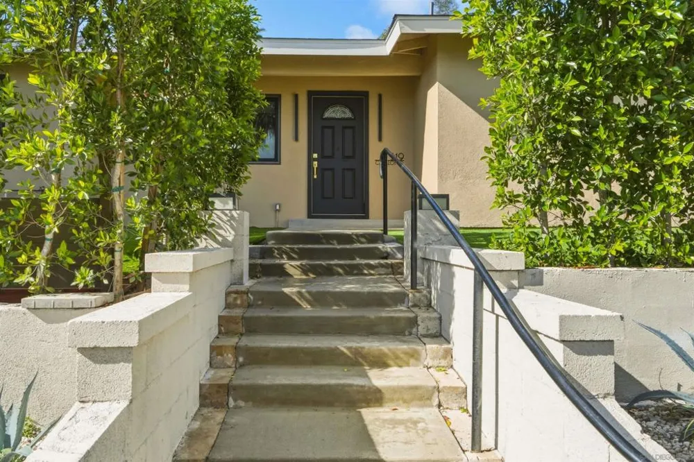 519 Camelot Dr Oceanside, CA 92054