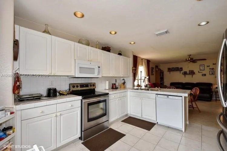 19409 NW 24th Pl Pembroke Pines, FL 33029