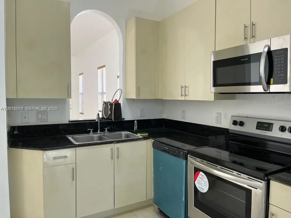 2315 NE 37th Rd Homestead, FL 33033