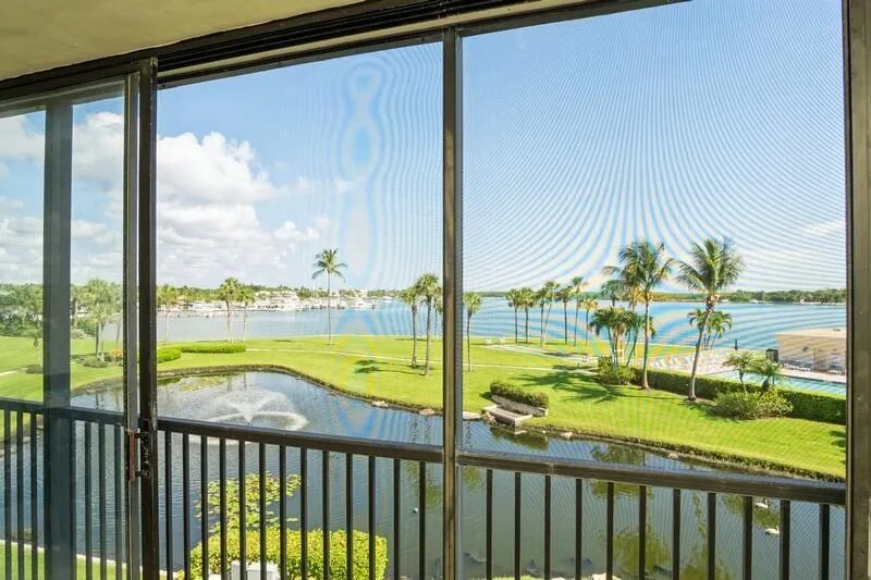 200 INTRACOASTAL PLACE #305 Jupiter, FL 33469