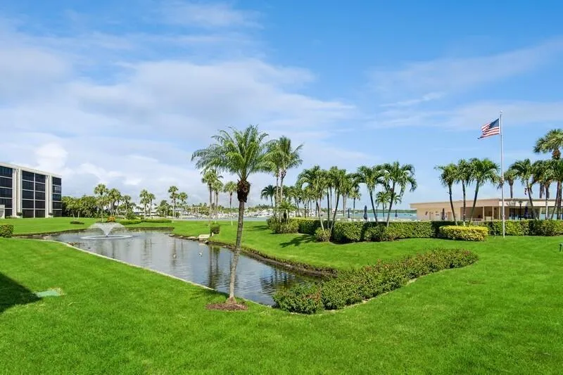 200 INTRACOASTAL PLACE #305 Jupiter, FL 33469