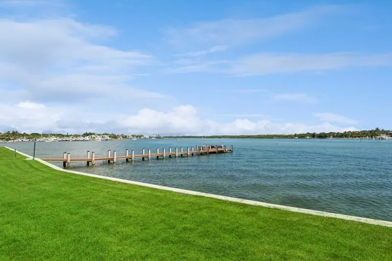 200 INTRACOASTAL PLACE #305 Jupiter, FL 33469
