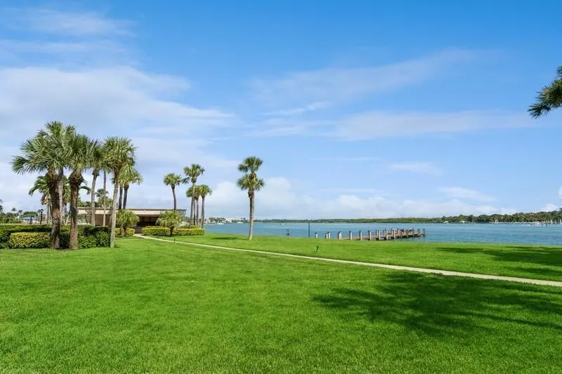 200 INTRACOASTAL PLACE #305 Jupiter, FL 33469