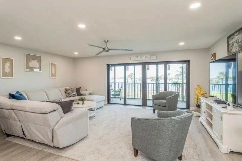 200 INTRACOASTAL PLACE #305 Jupiter, FL 33469