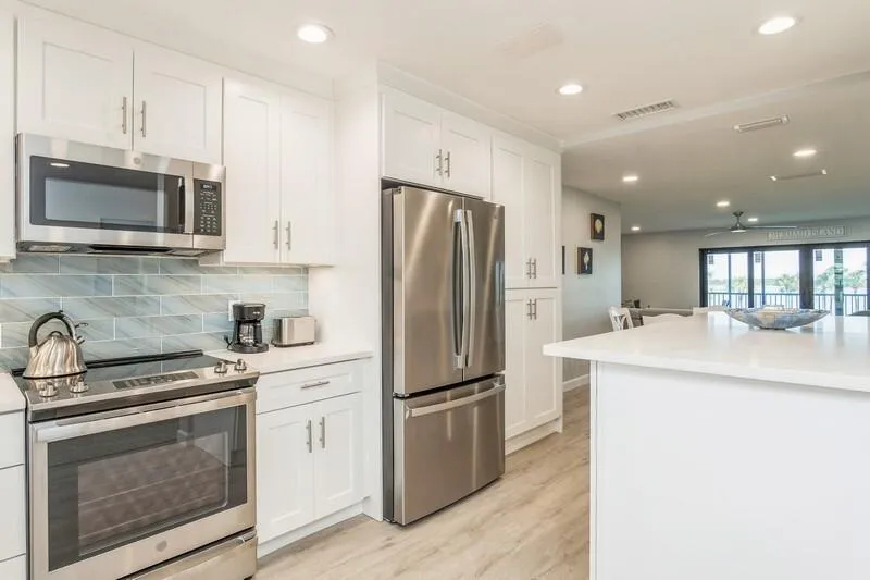 200 INTRACOASTAL PLACE #305 Jupiter, FL 33469