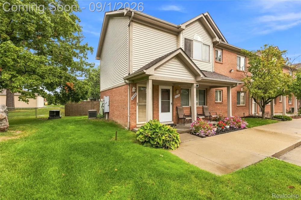 21096 Flora Street Roseville City, MI 48066