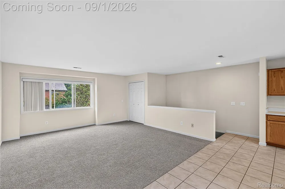 21096 Flora Street Roseville City, MI 48066