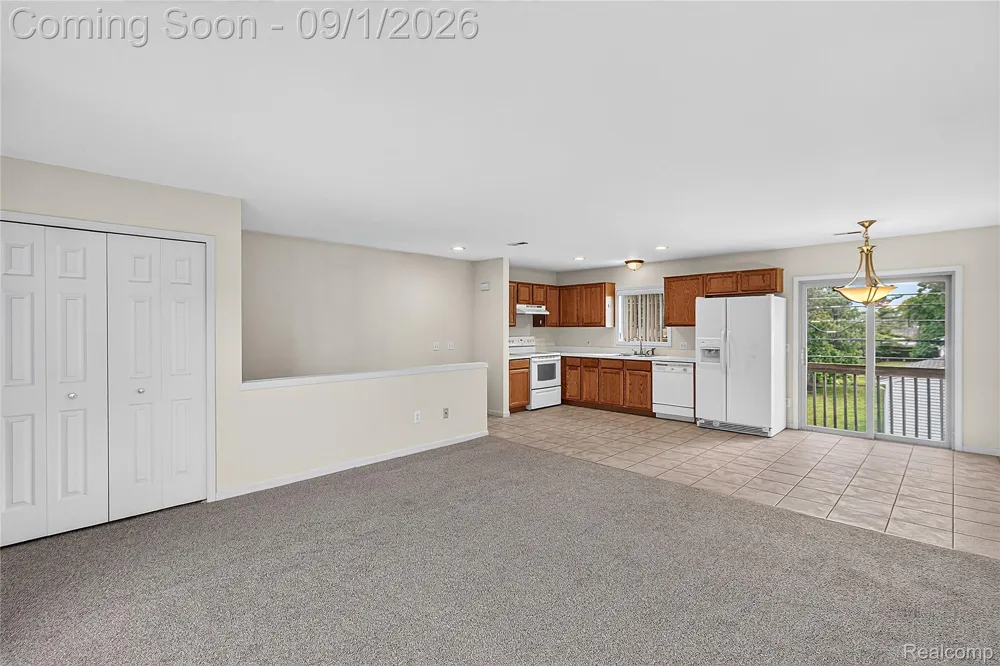 21096 Flora Street Roseville City, MI 48066