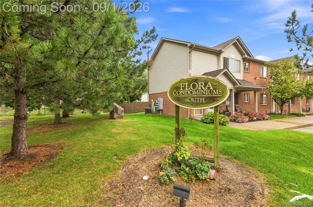 21096 Flora Street Roseville City, MI 48066