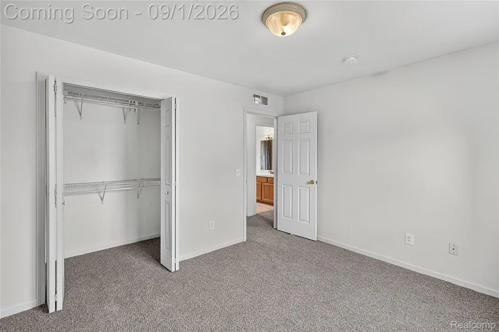 21096 Flora Street Roseville City, MI 48066