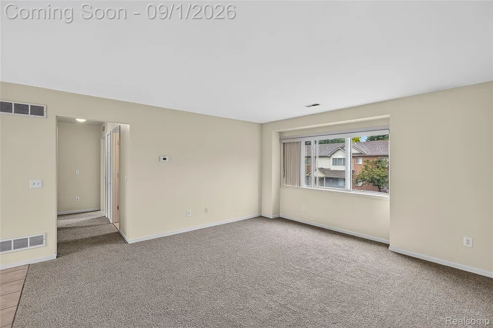 21096 Flora Street Roseville City, MI 48066