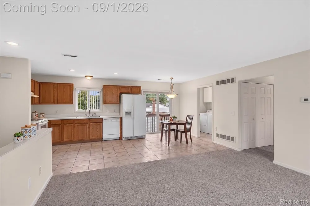 21096 Flora Street Roseville City, MI 48066