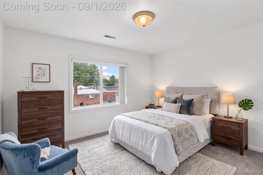 21096 Flora Street Roseville City, MI 48066